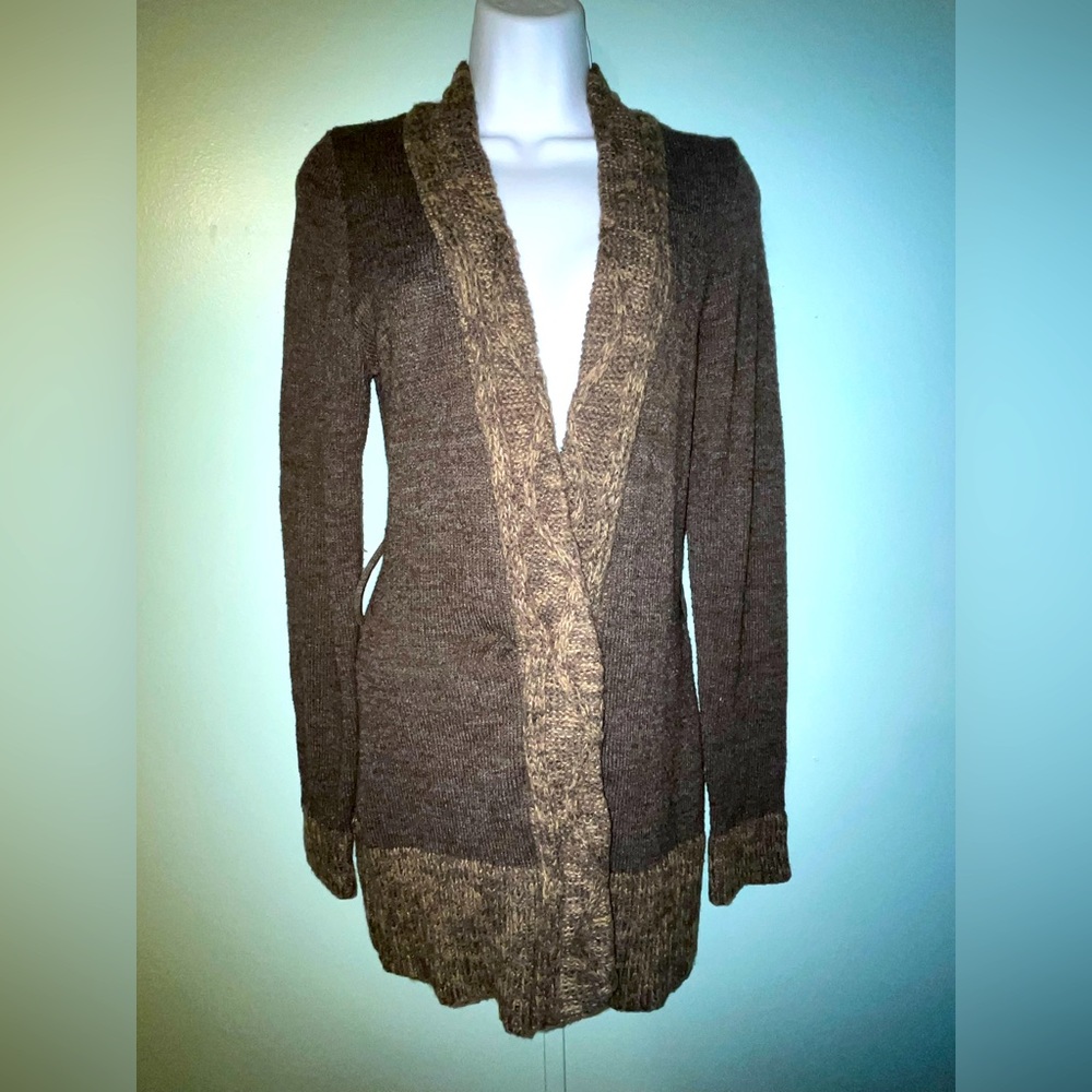 J.J Always Sweater Brown Large *No Belt*